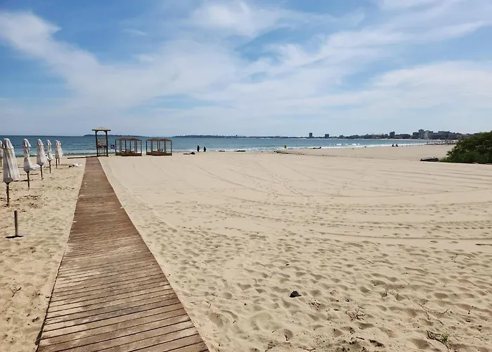 Itta Sunny Slantchev Briag